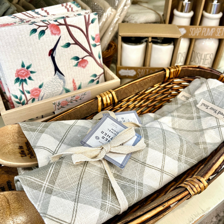 SPRING KITCHENWARE AT THE BOUTIQUE AND BLUE HARBOR RESORT