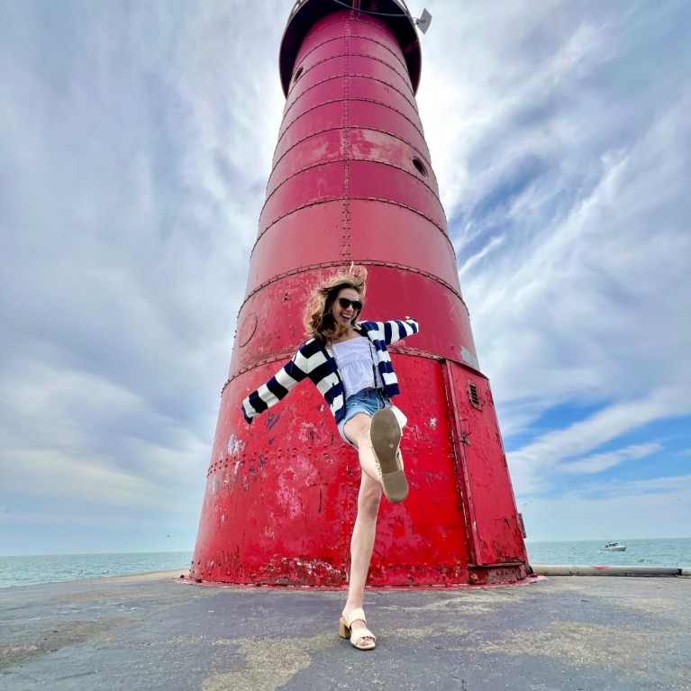 EM FUN PHOTO FRONT OF LIGHTHOUSE FOR LAKE LIFE SUMMER INSTAGRAMABLE SPOTS IN SHEBOYGAN