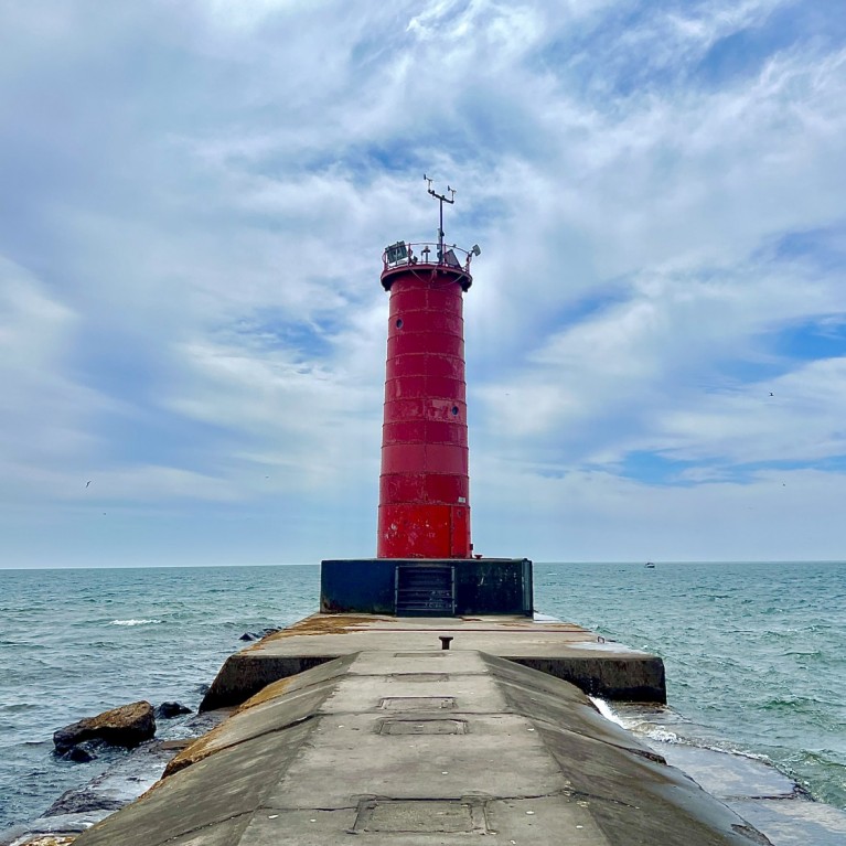 LIGHTHOUSE ALONE FOR LAKE LIFE SUMMER INSTAGRAMABLE SPOTS IN SHEBOYGAN