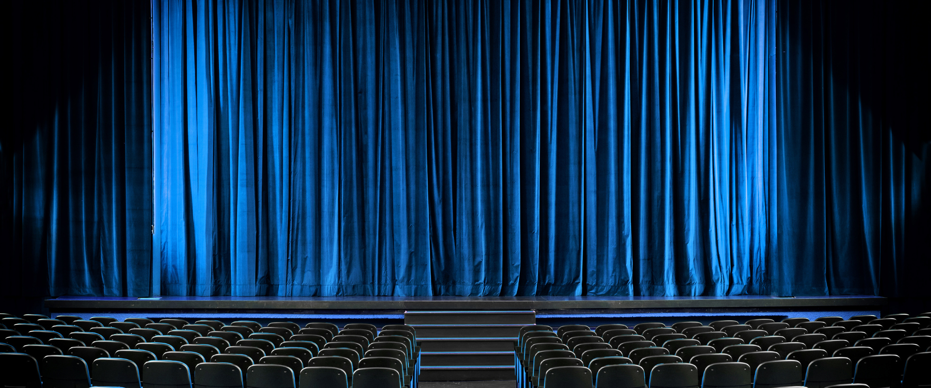 LIVE THEATRE IN SHEBOYGAN WI NEAR BLUE HARBOR RESORT WEBSITE FEATURE